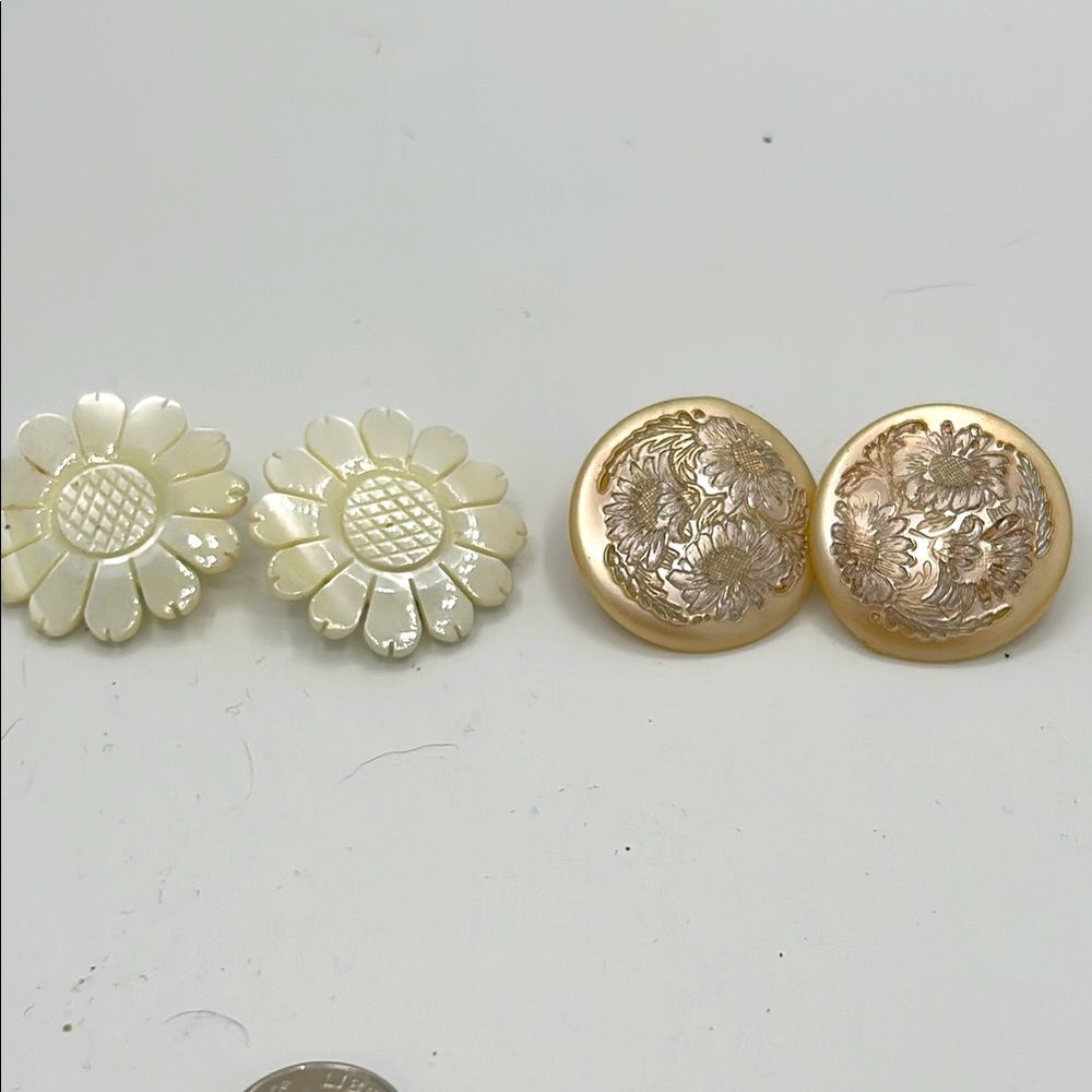 Elegant Cream and Gold Floral Earrings Set
